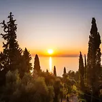 Niki Sunrise 아파트